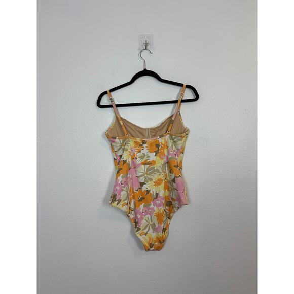 Zulu & Zephyr Structured Bustier Style One Piece Swimsuit in Foliage Floral 10 - Picture 3 of 6